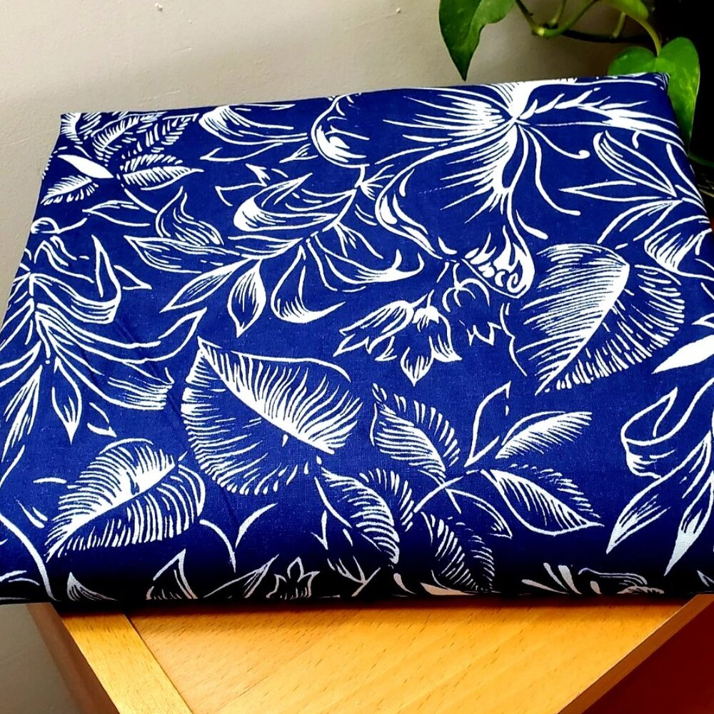COTTON FLORAL PRINT FABRIC 116" x 35" NAVY BLUE LIGHT BLUE NEW